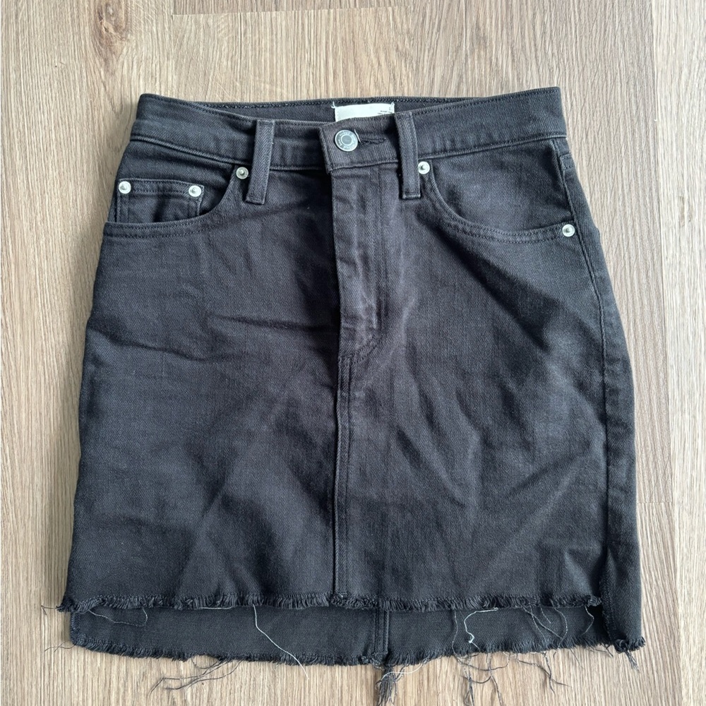 Aritzia Wilfred Free Black Distressed Hem Denim Mini Skirt US 0 (24-25 waist)